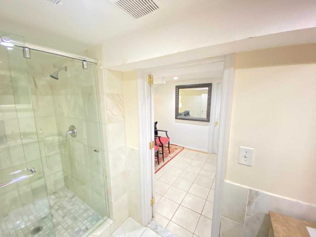 Comfy Basement Home 2 Bdrm1Den 3Queen Beds Washington Exterior foto