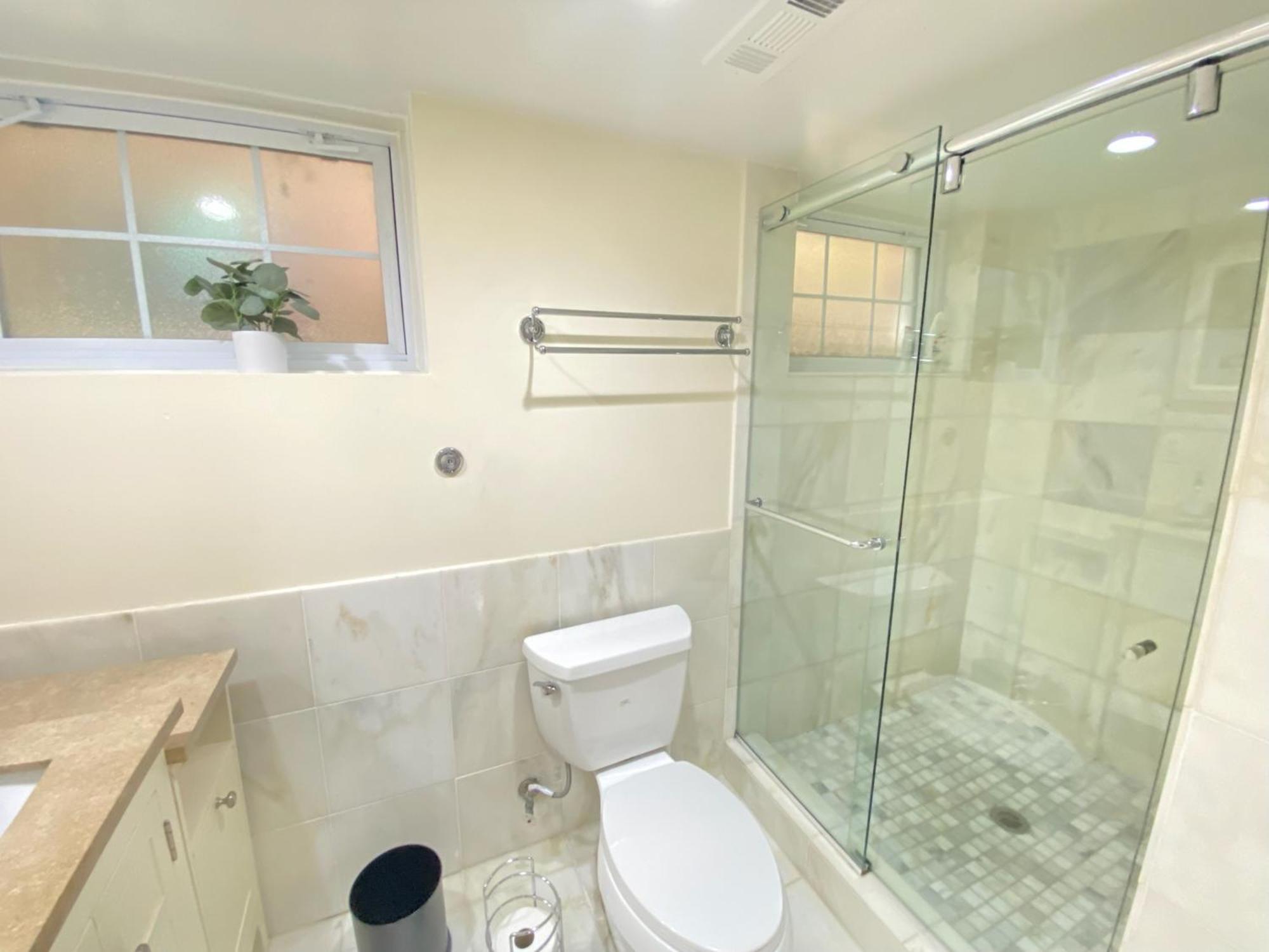 Comfy Basement Home 2 Bdrm1Den 3Queen Beds Washington Exterior foto